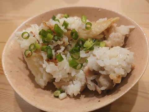 鶏もも肉の炊き込みご飯